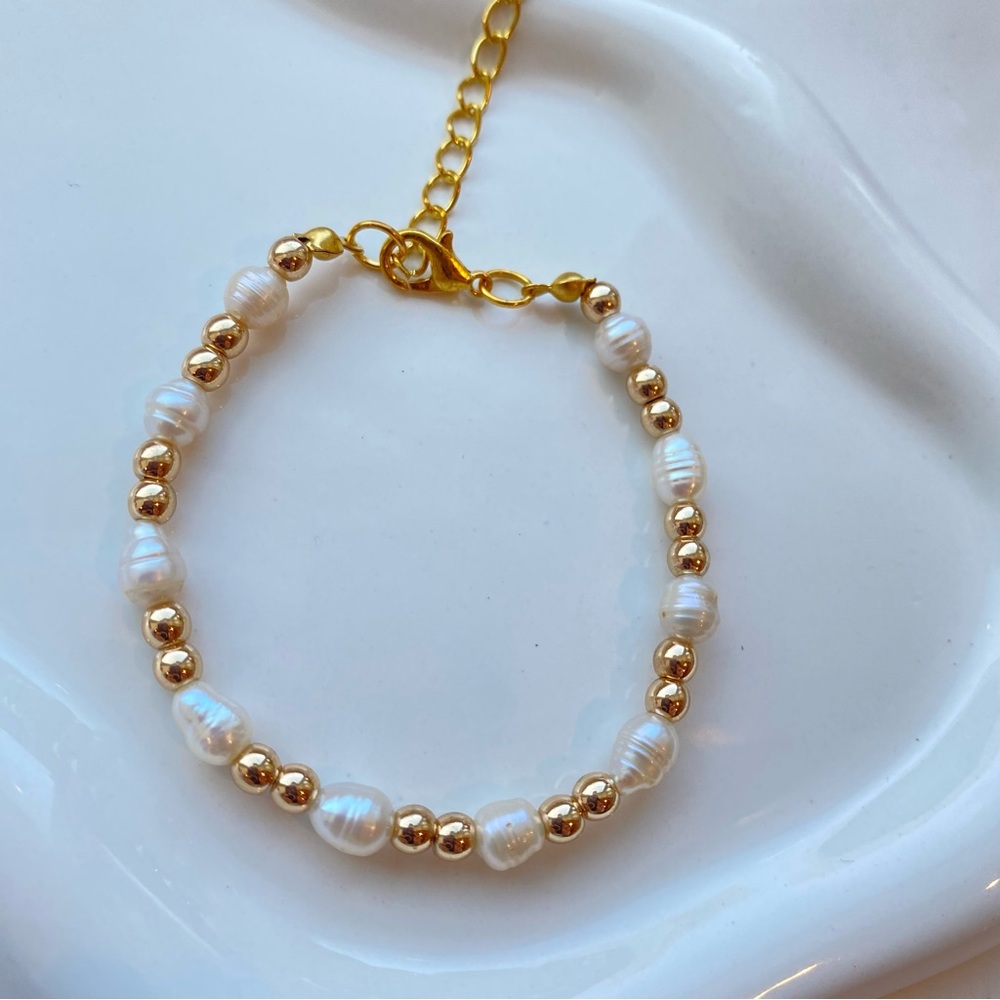 Handmade Gold Plated Beaded Bracelet with Freshwater Pearls - Picture 2 of 4